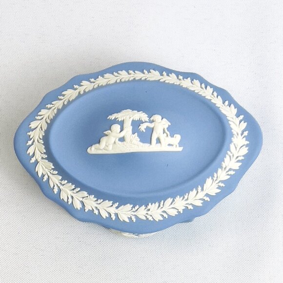 Wedgwood Vintage Trinket Box Jasperware Cupids Angels Pegasus England 1940’s - Picture 3 of 11